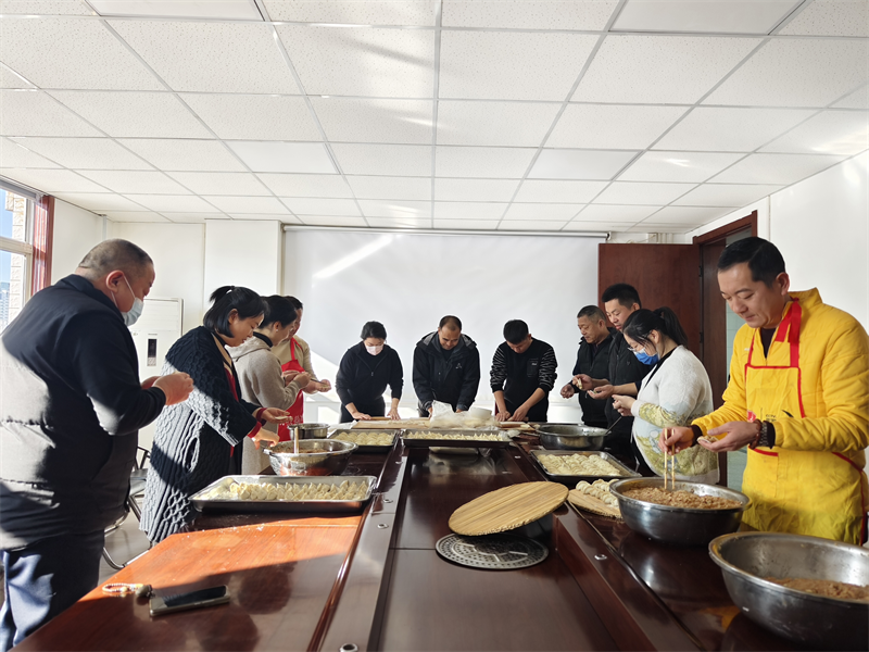 鄭州建投通訊管線(xiàn)有限公司開(kāi)展“包餃子、迎冬至”活動(dòng)