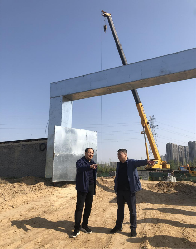 鄭州市建設(shè)投資集團(tuán)有限公司黨委委員、副總經(jīng)理張巖到侯寨新鎮(zhèn)區(qū)安置區(qū)調(diào)研項(xiàng)目建設(shè)工作